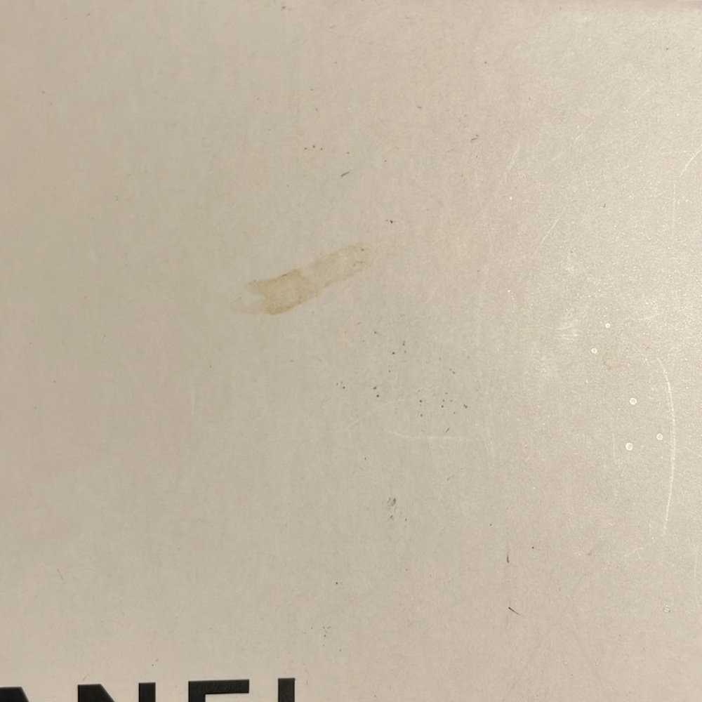 Chanel Box with Chanel Ribbon - Picture 3 of 12